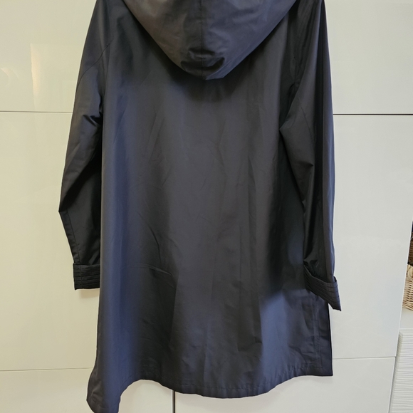 Minimalist Anorak Raincoat - Picture 8 of 10